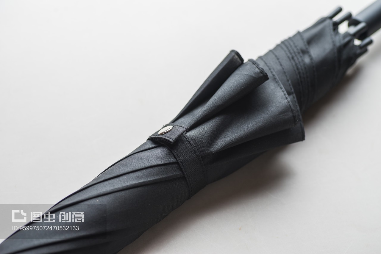 黑色曲柄伞 户外活动的理想伴侣